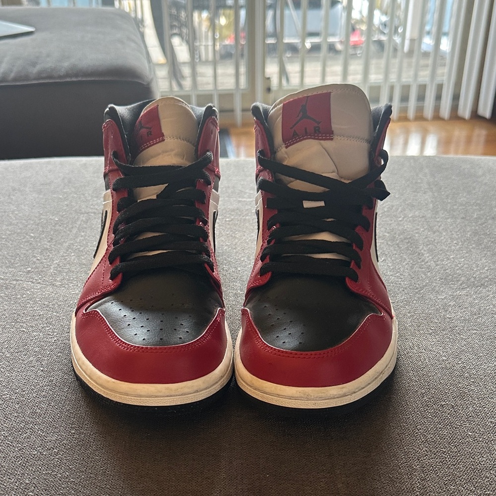 Air Jordan 1 Mid Bred Toe Sneakers - Picture 2 of 6